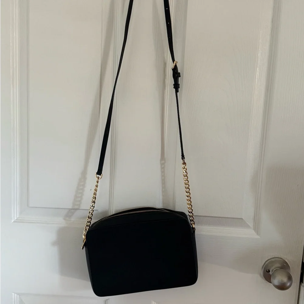 Michael Kors Black Shoulder Bag with Gold Chain - Picture 5 of 5